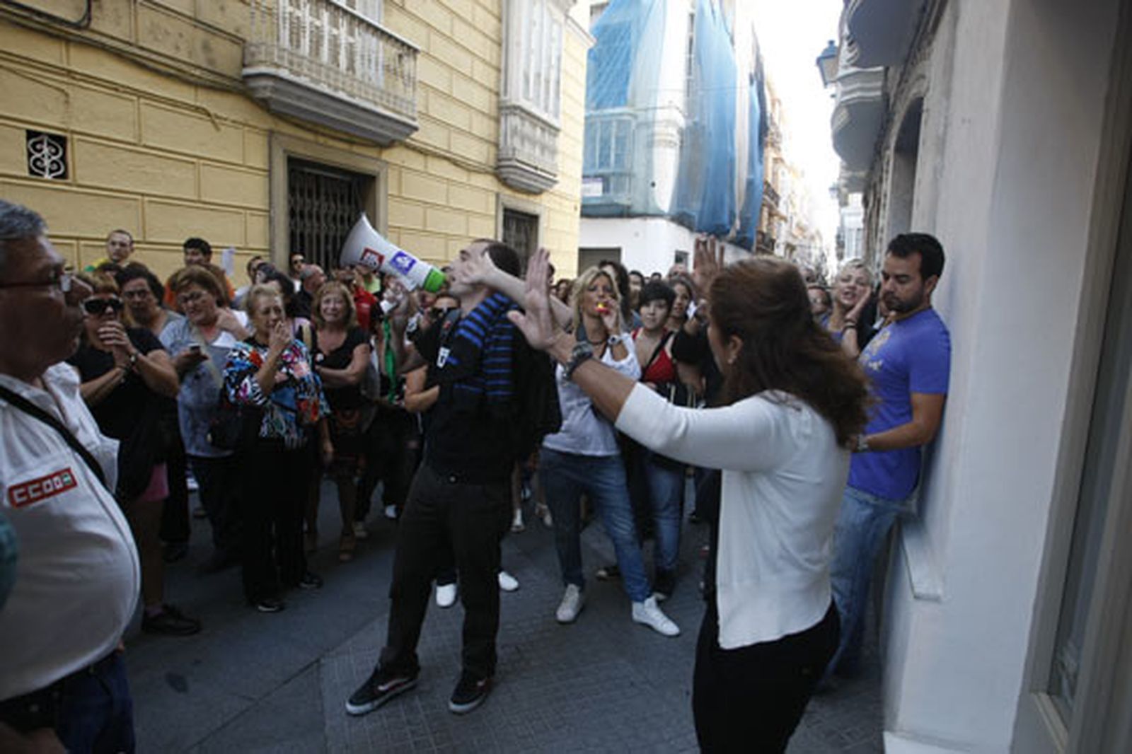 Los piquetes tomaron el centro de la capital desde primera hora de la mañana para impedir la apertura de comercios y empresas

Foto: Jose Braza