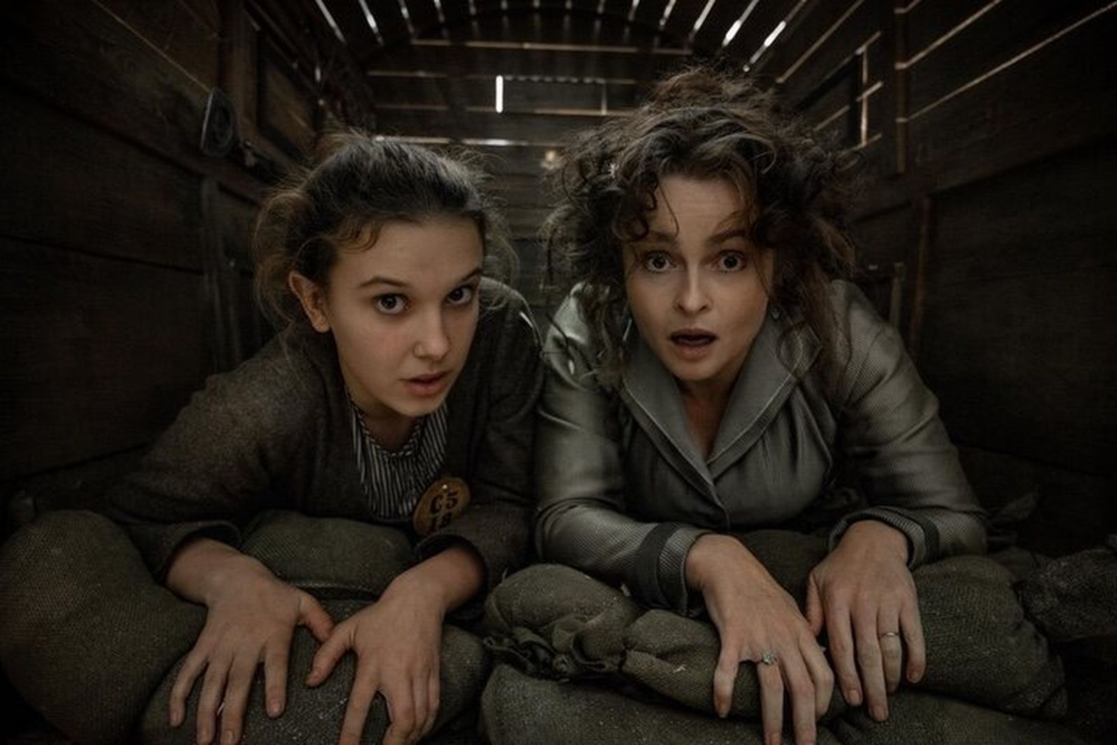 Millie Bobby Brown y Helena Bonham Carter en ‘Enola Holmes’.