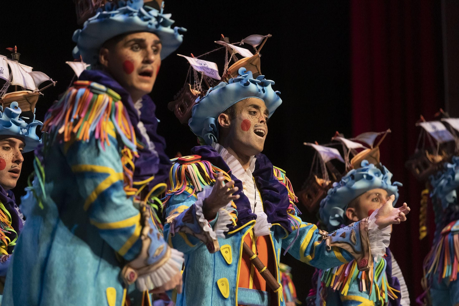 Imágenes de la actuación de la comparsa “La habitación de los sueños“ de Huelva en el Carnaval Colombino