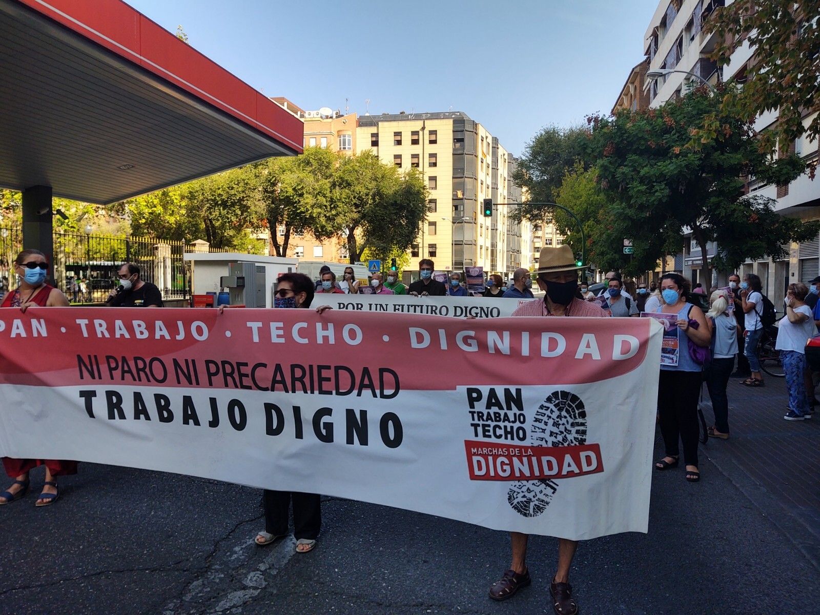 Un momento durante la concentración ante la oficina del SEPE