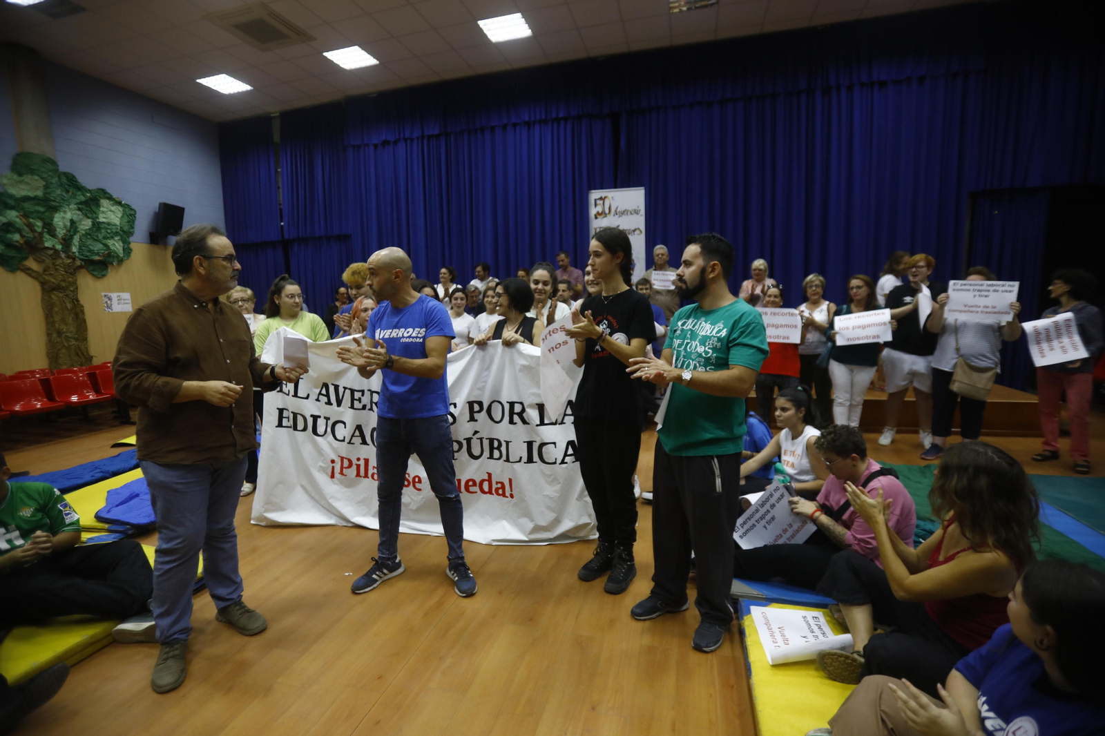 Las imágenes del encierro de la comunidad educativa en el instituto Averros de Córdoba