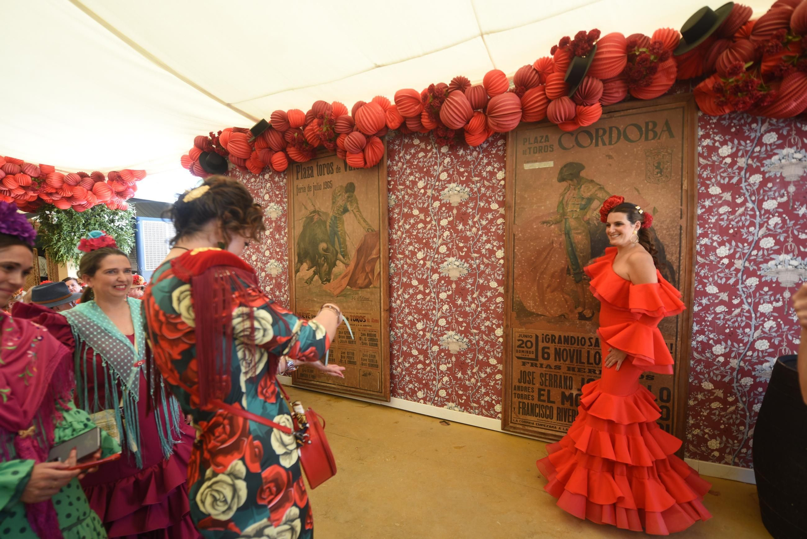 Las mejores imágenes de un lunes de Feria en Córdoba cargado de comidas de empresa y recepciones