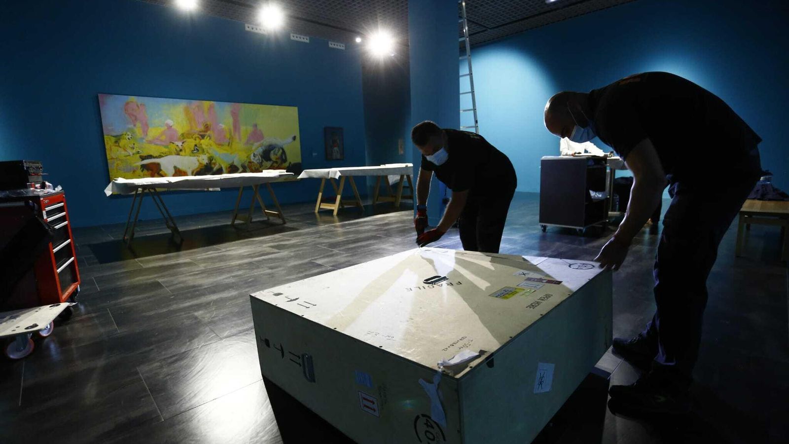 Obras ya embaladas tras la evaluación de su estado de conservación.