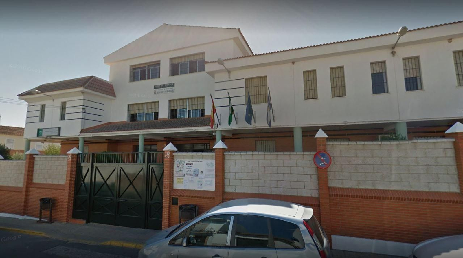 Fachada del IES Delgado Hernández de Bollullos Par del Condado en su acceso principal de la calle Dalí.