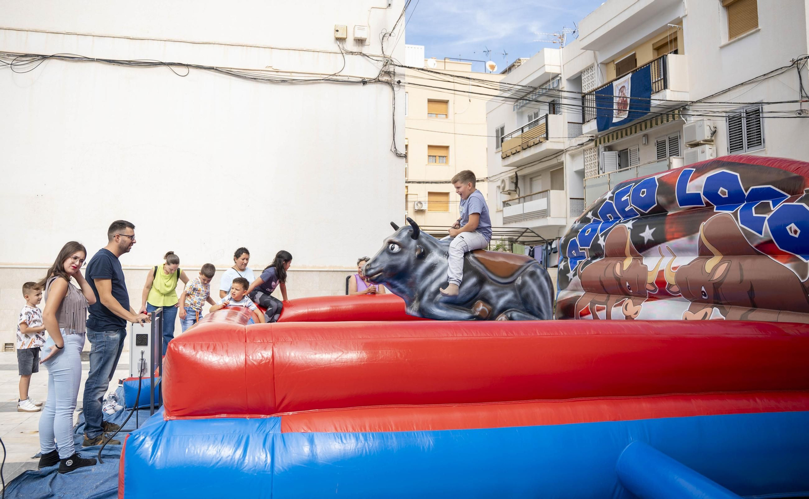 Las imágenes del taller de toros para niños y toro mecánico en Macael