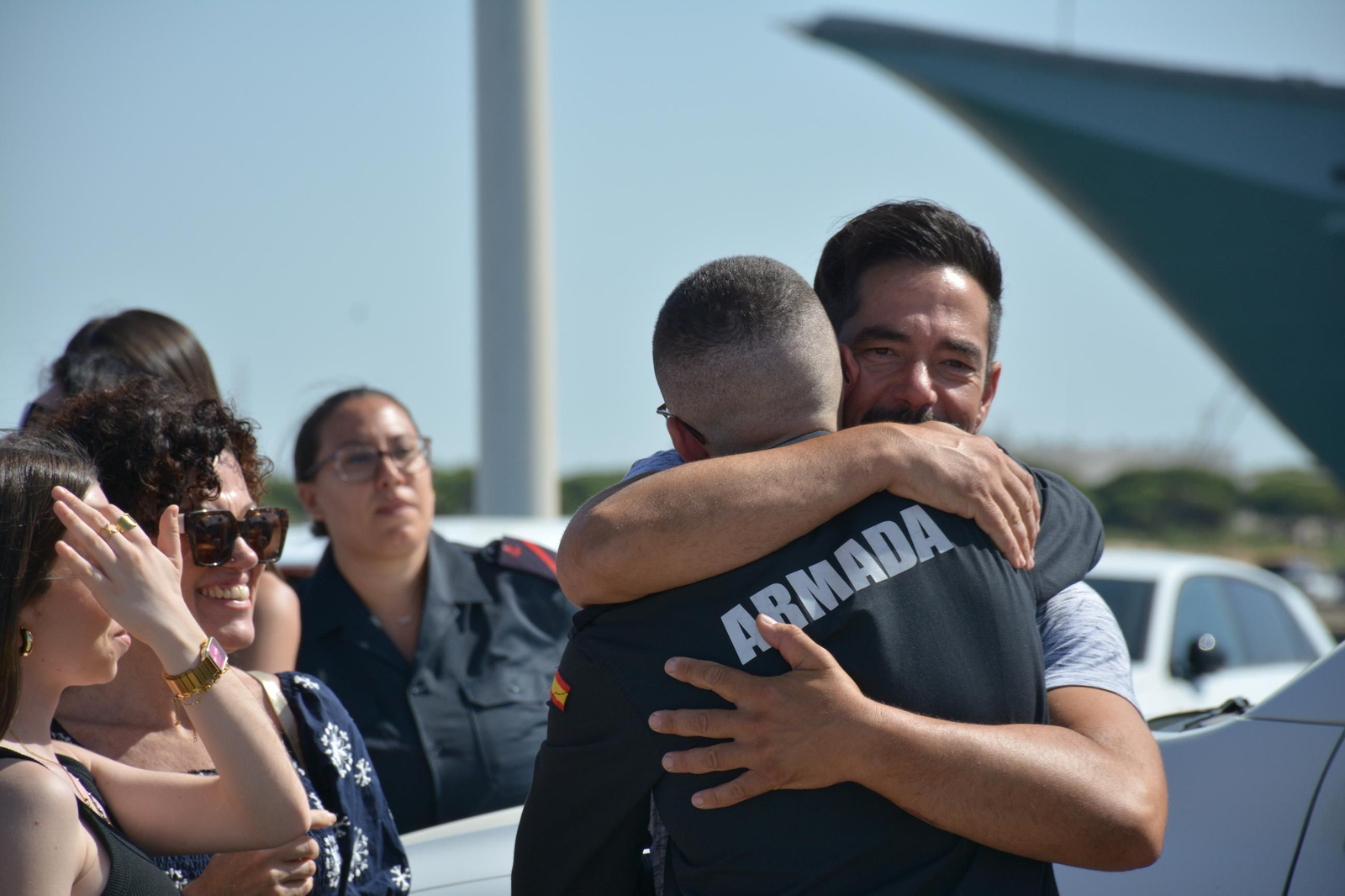Las imágenes de la despedida de la fragata 'Navarra' de la Armada en la Base de Rota