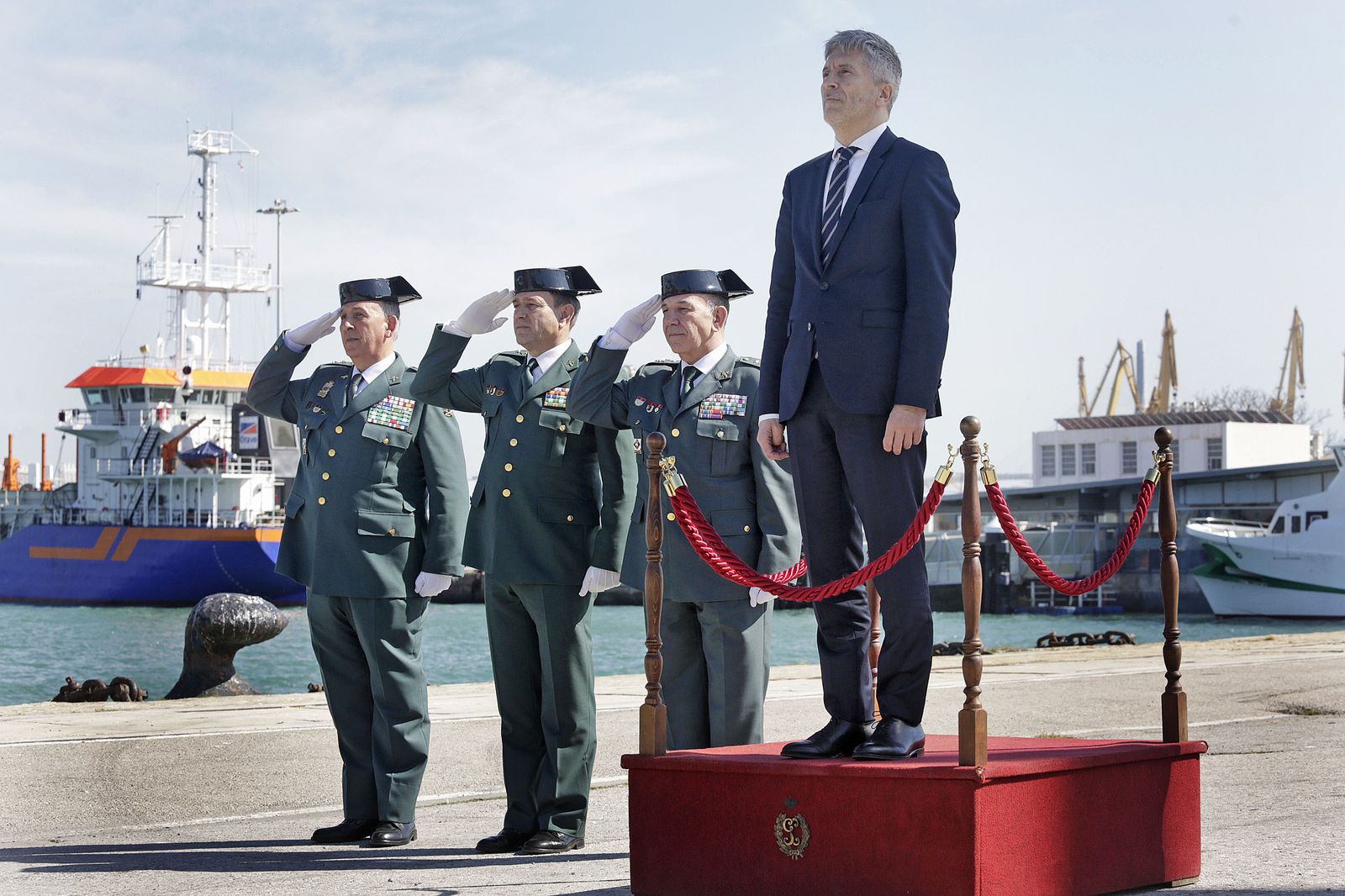 Imágenes del ministro Marlaska en la entrega de una patrullera a la Guardia Civil en Cadiz