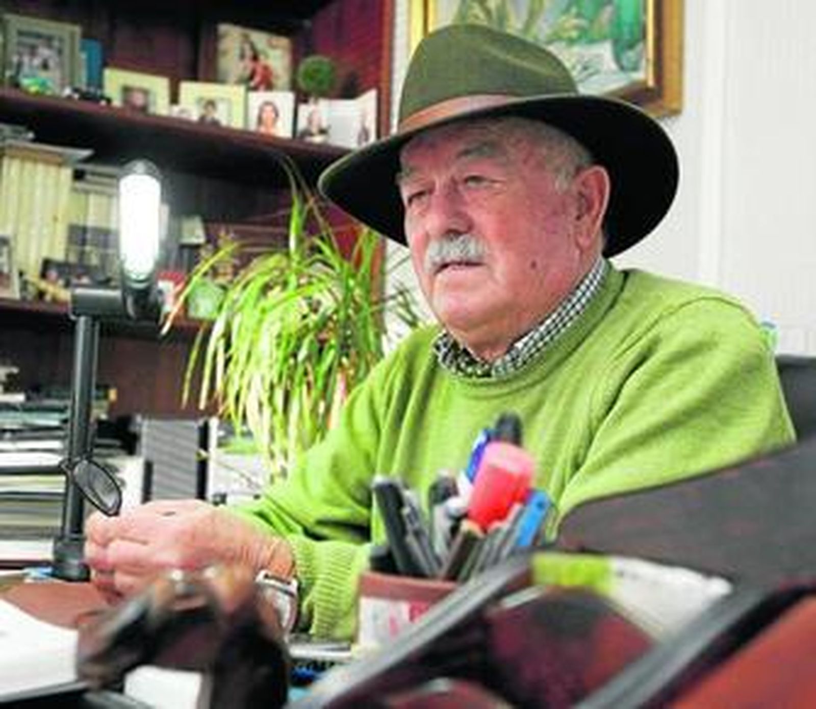 Francisco Herrada tiene 70 años y ha dedicado 40 a la compra-venta de fincas.