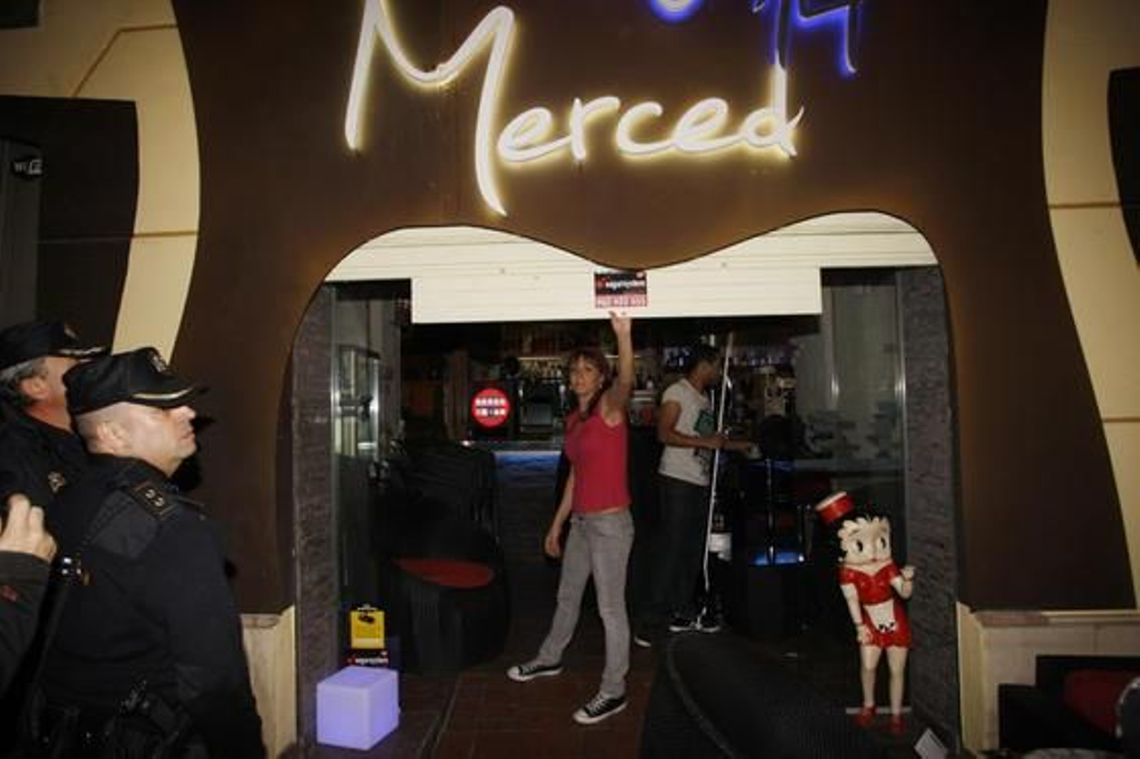 Primeras disputas en la huelga 

Foto: Javier Albiñana