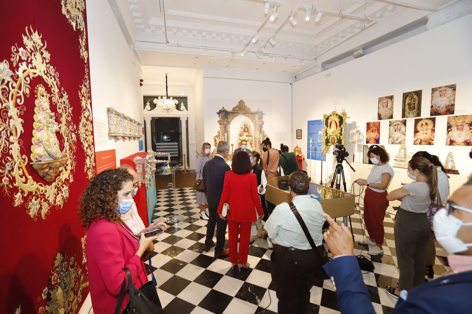 Imagen general de la exposición en la sala de la Fundación Cajasol ‘El Comercial’.
