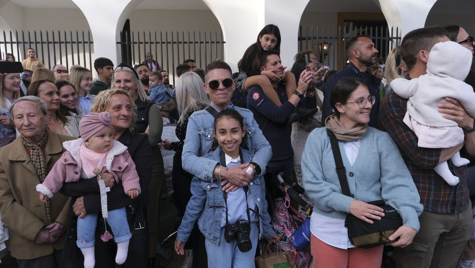 La procesión del Encuentro por las calles de Almería, en imágenes