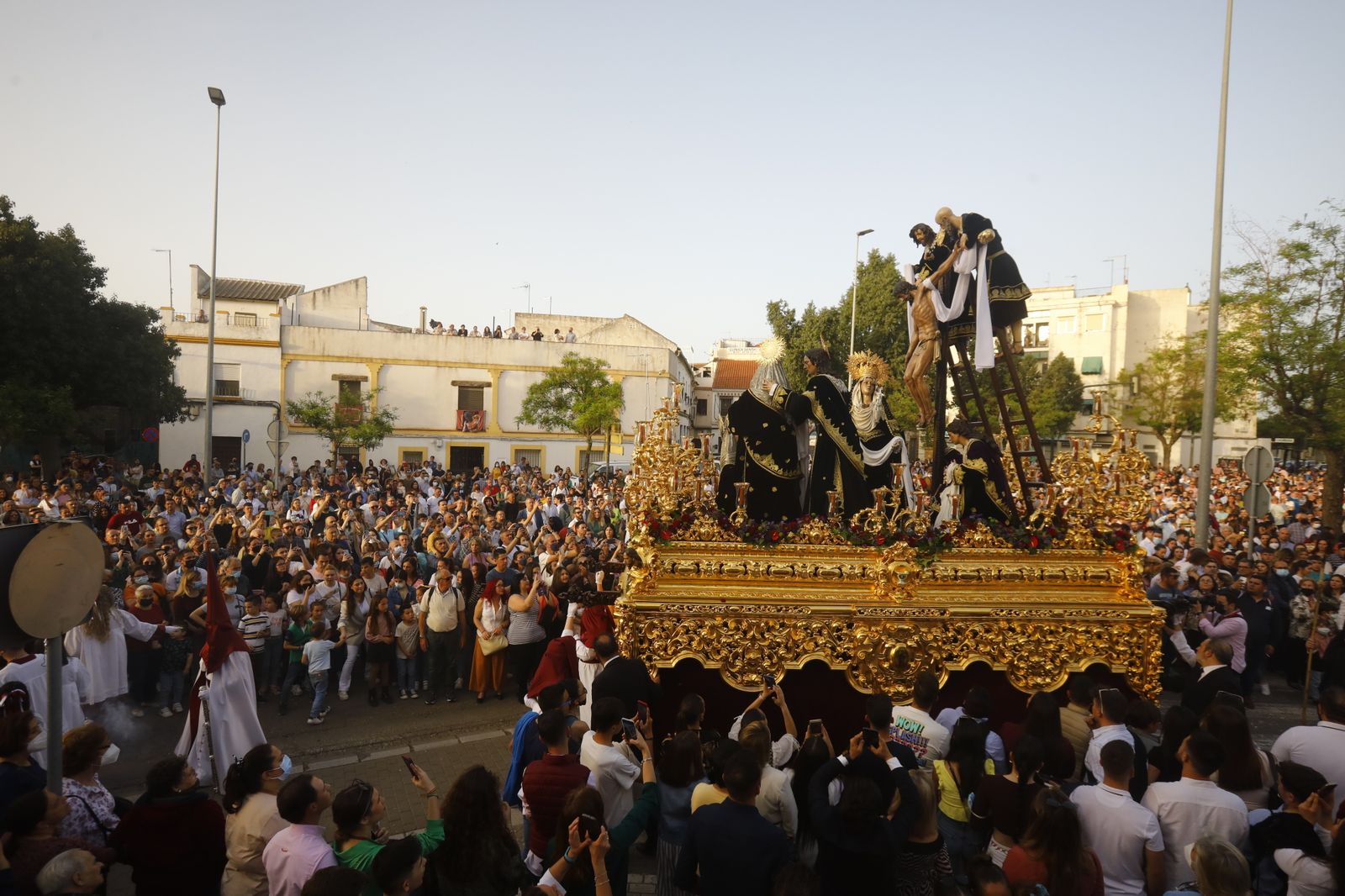 Viernes Santo en Córdoba: la procesión del Descendimiento, en imágenes