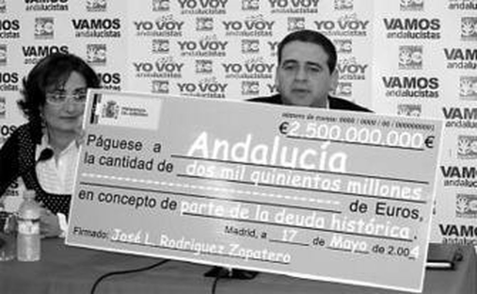 Jorge Romero, acompañado por la concejala Charo Rodríguez.