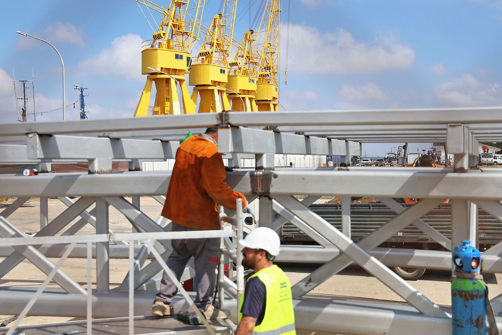 Imágenes del ambiente en el entorno del Paseo de la Ría
