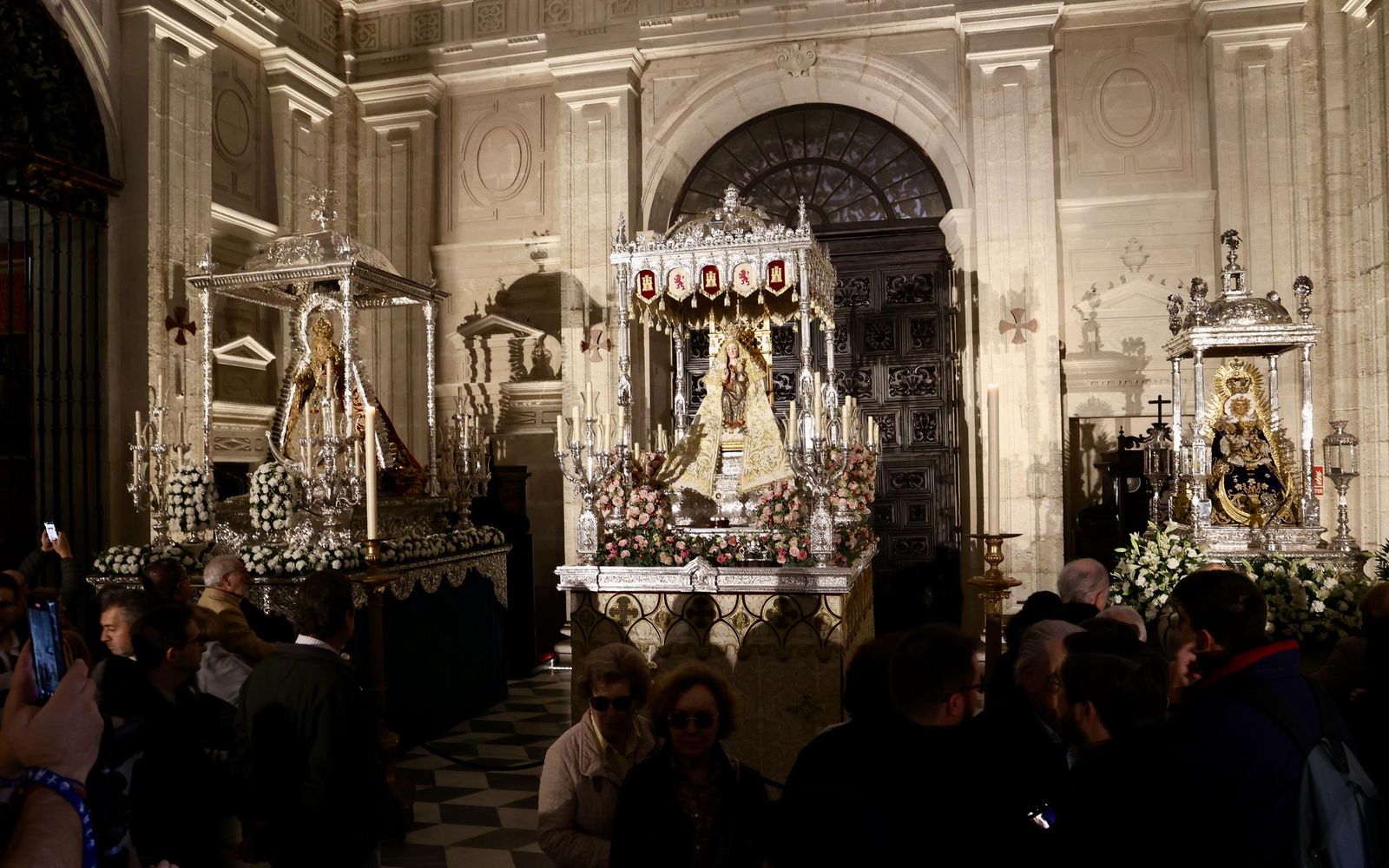 La Virgen de Valme, Consolación y Setefilla ya están en la Iglesia del Sagrario