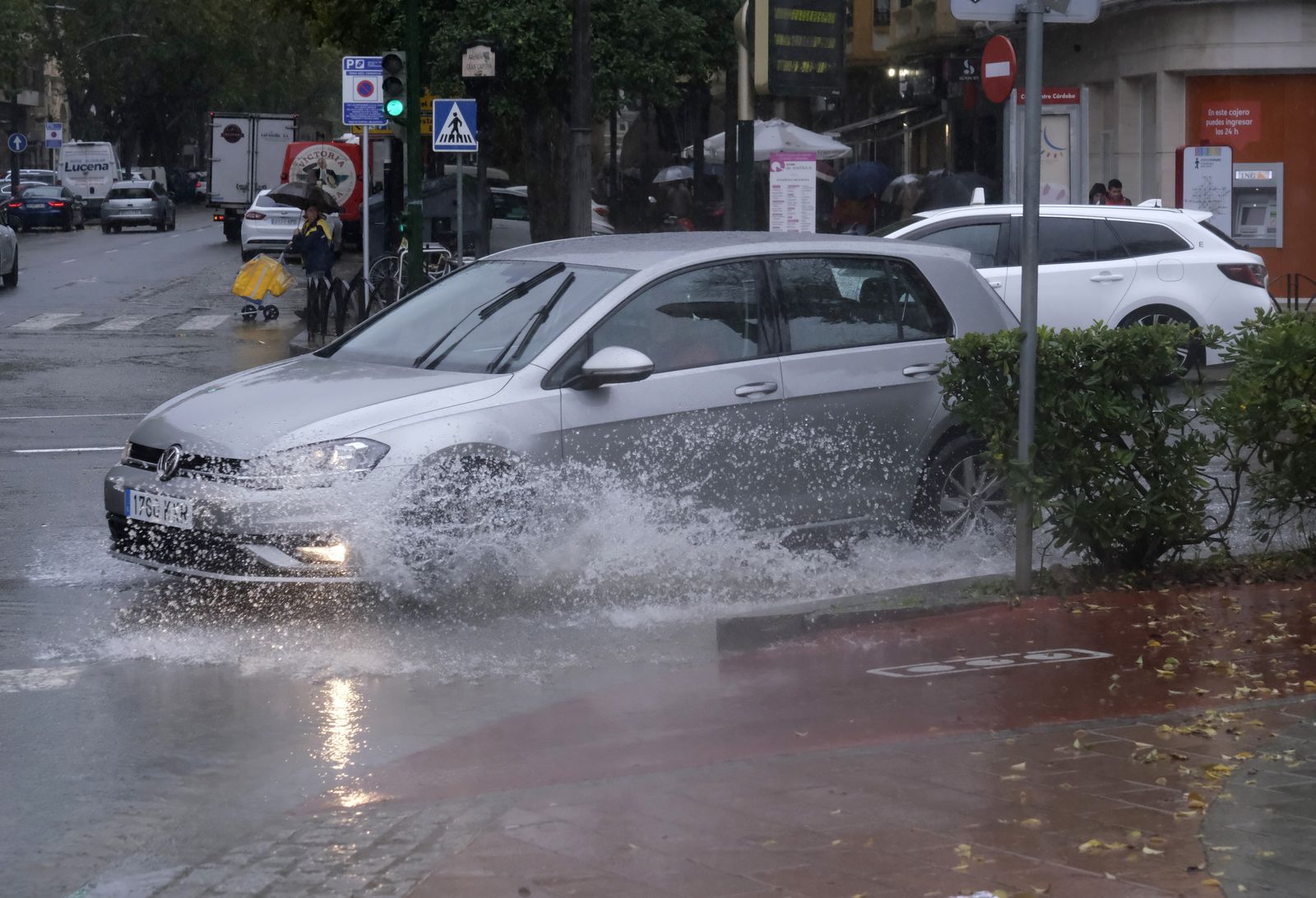 Las imágenes de la tromba de agua que ha caído en Córdoba este viernes