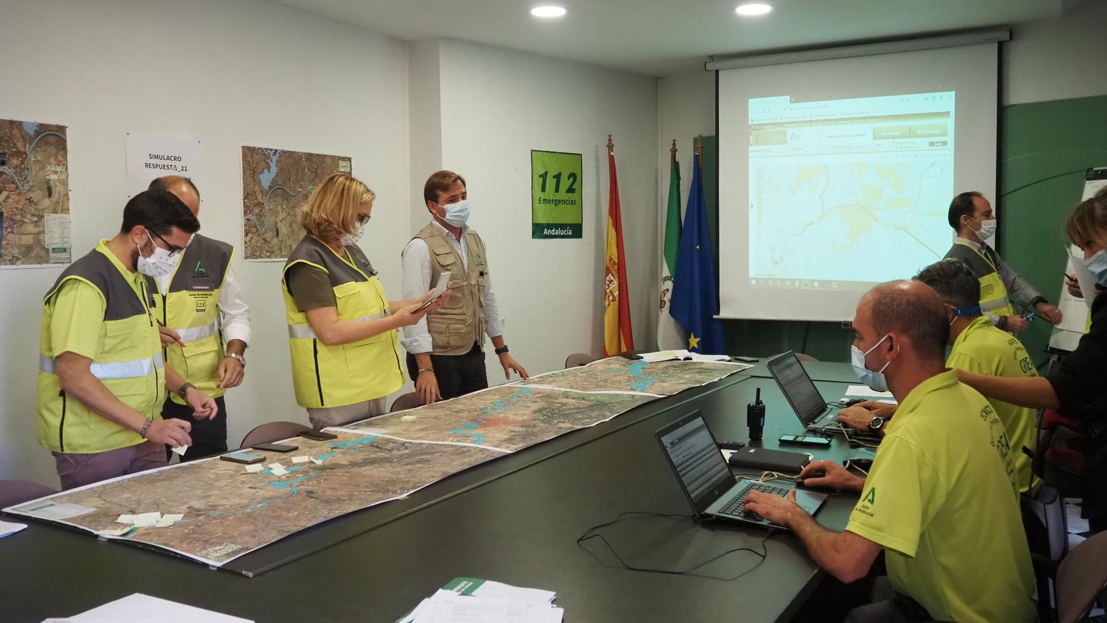 Momento del simulacro, con presencia del delegado del Gobierno, Antonio Repullo.