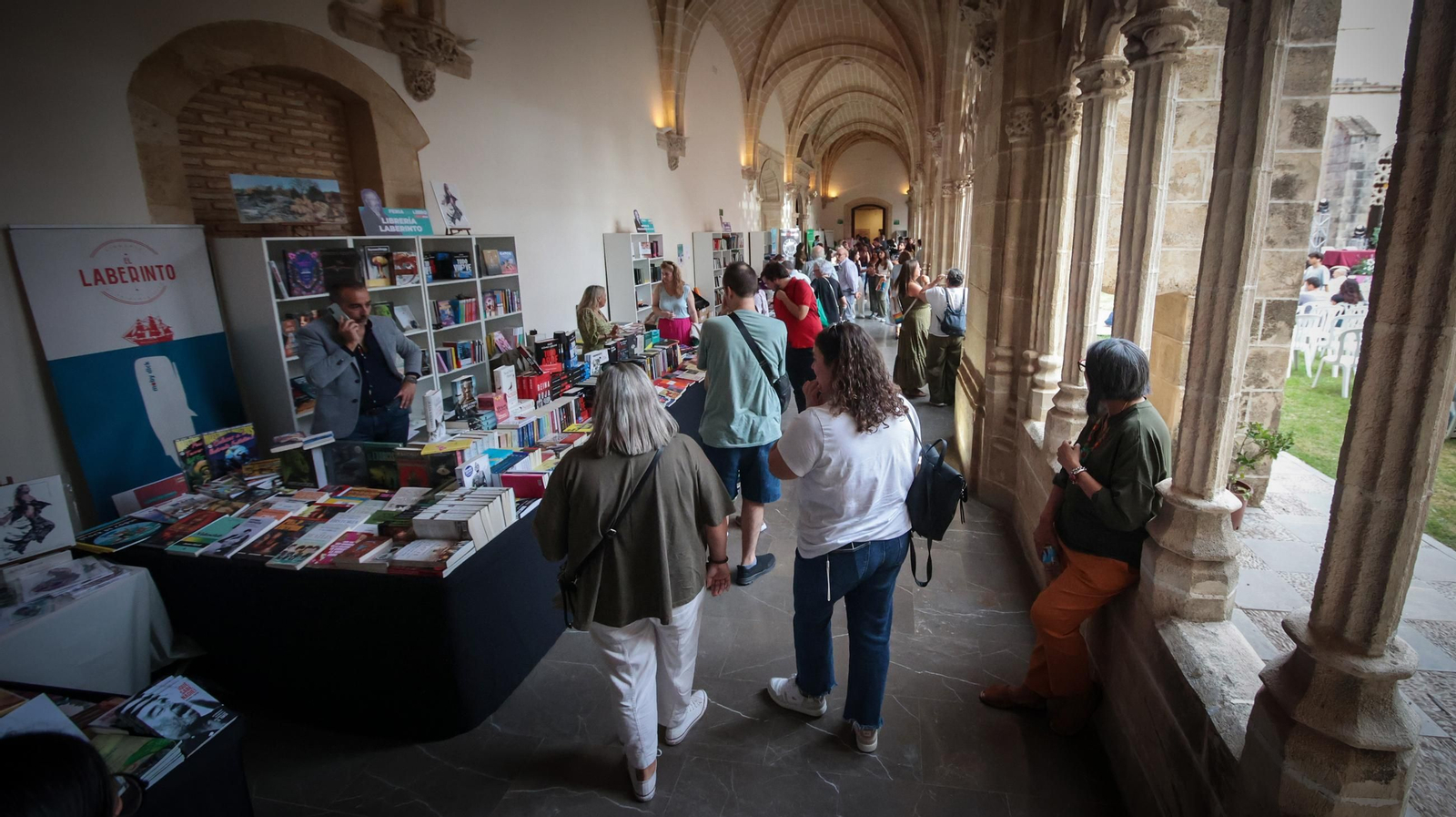 Imágenes del primer día de la Feria del Libro de Jerez
