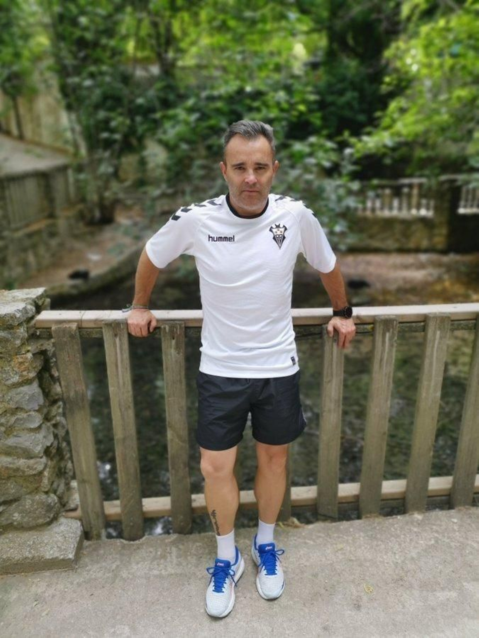 Juan Arsenal, entrenador del Linares Deportivo, campeón del Grupo IX.