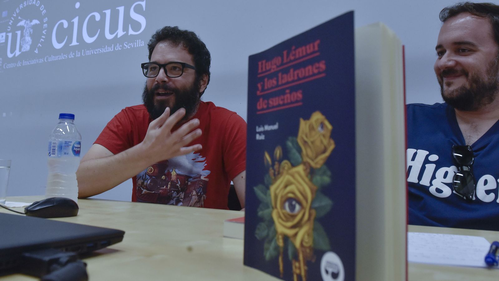 Luis Manuel Ruiz presentando 'Hugo Lémur y los ladrones de sueños'.