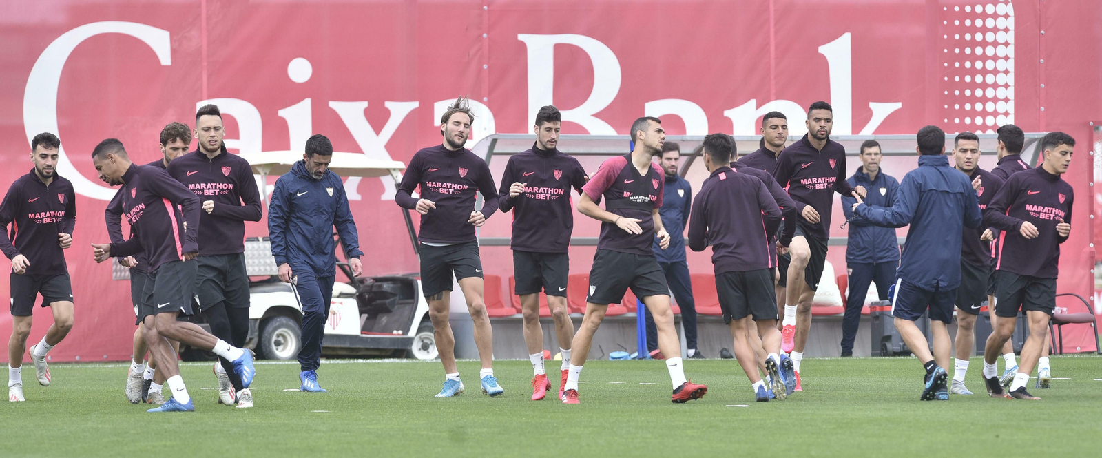 Los futbolistas del Sevilla, en uno de los últimos entrenamientos antes del confinamiento.