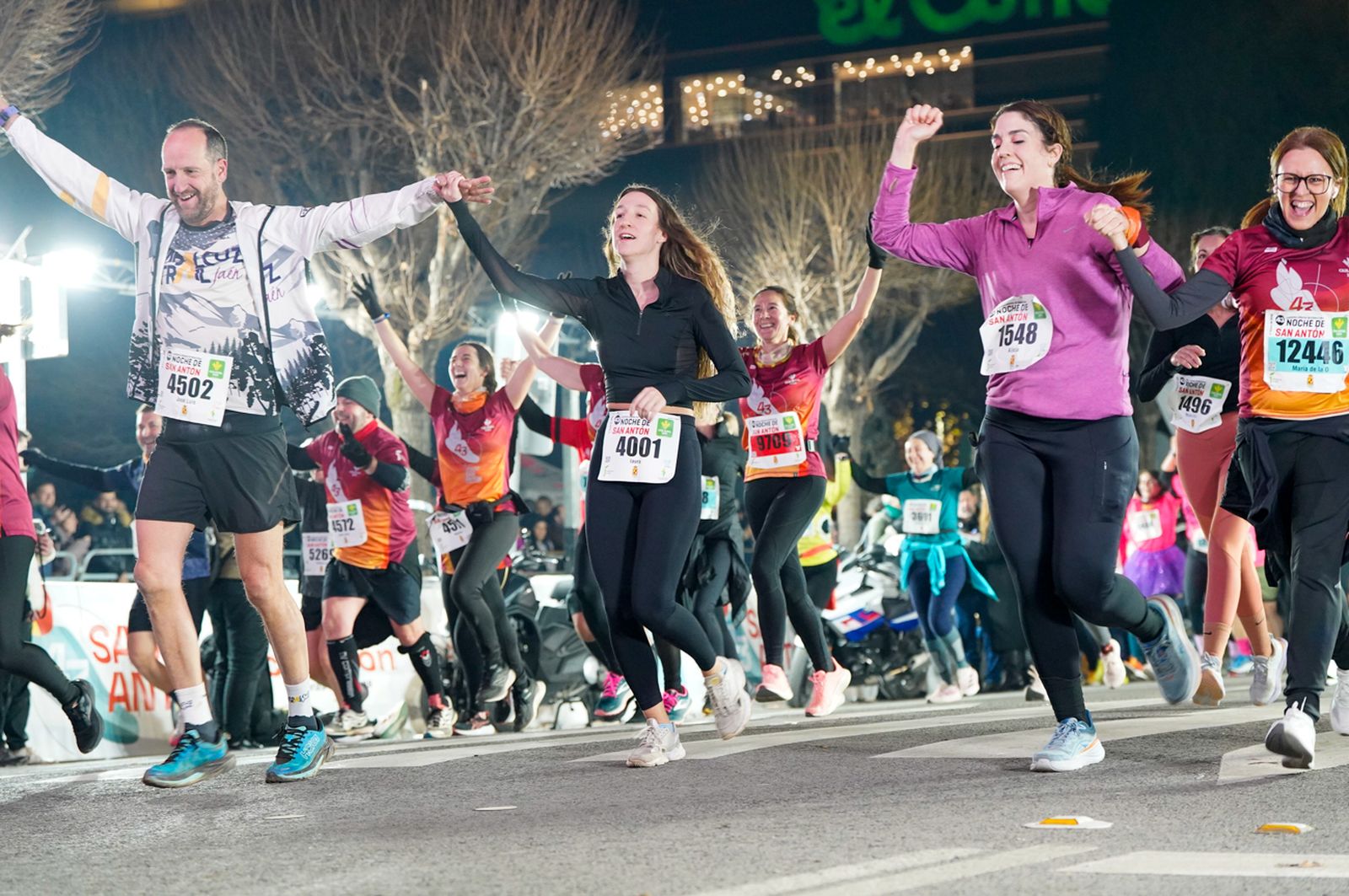 En imágenes: búscate en tu llegada a meta de la Carrera de San Antón 2026 (2)