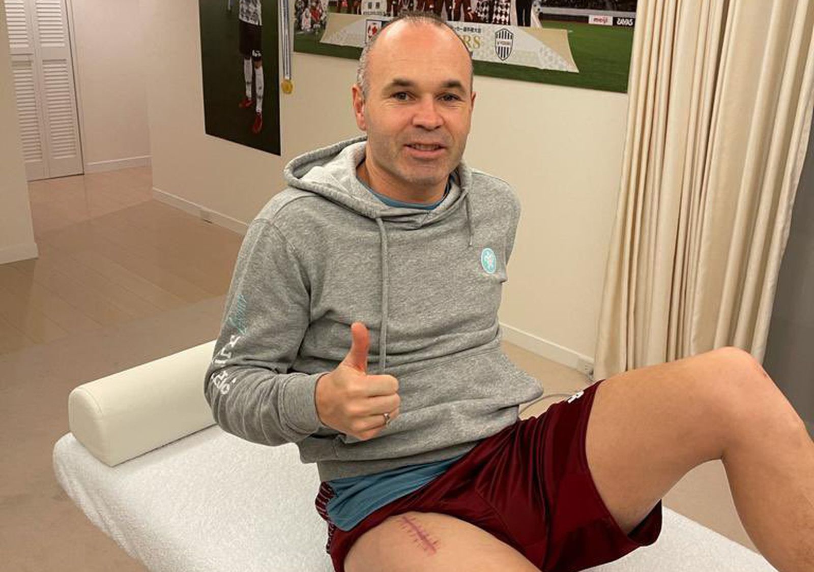 Andrés Iniesta, en una imagen de su Twitter mostrando su cicatriz