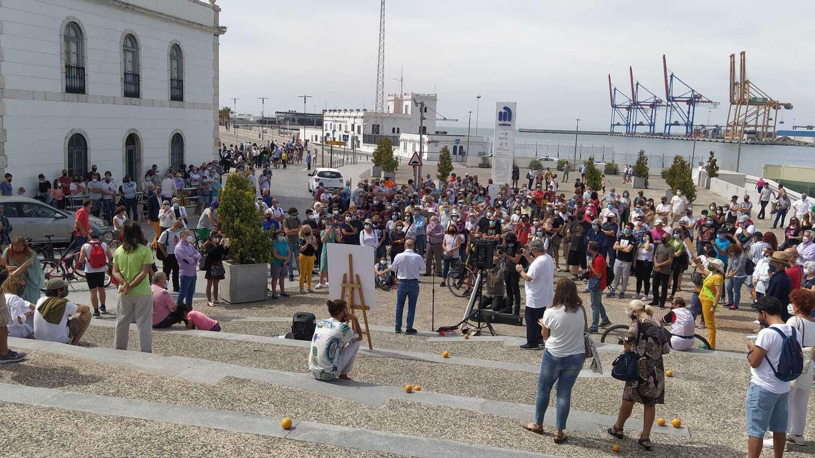 Concentración en la explanada del Paseo de la Farola, este domingo.