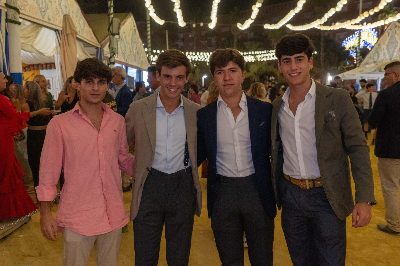 Imágenes del ambiente del ambiente de la noche del domingo en la Feria de Otoño y del Caballo 2025 de Huelva