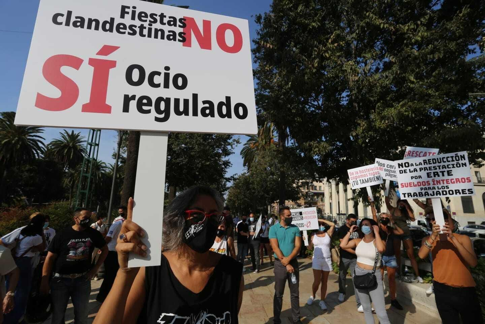 Fotos: Los hosteleros de Málaga alzan la voz para exigir un plan de rescate