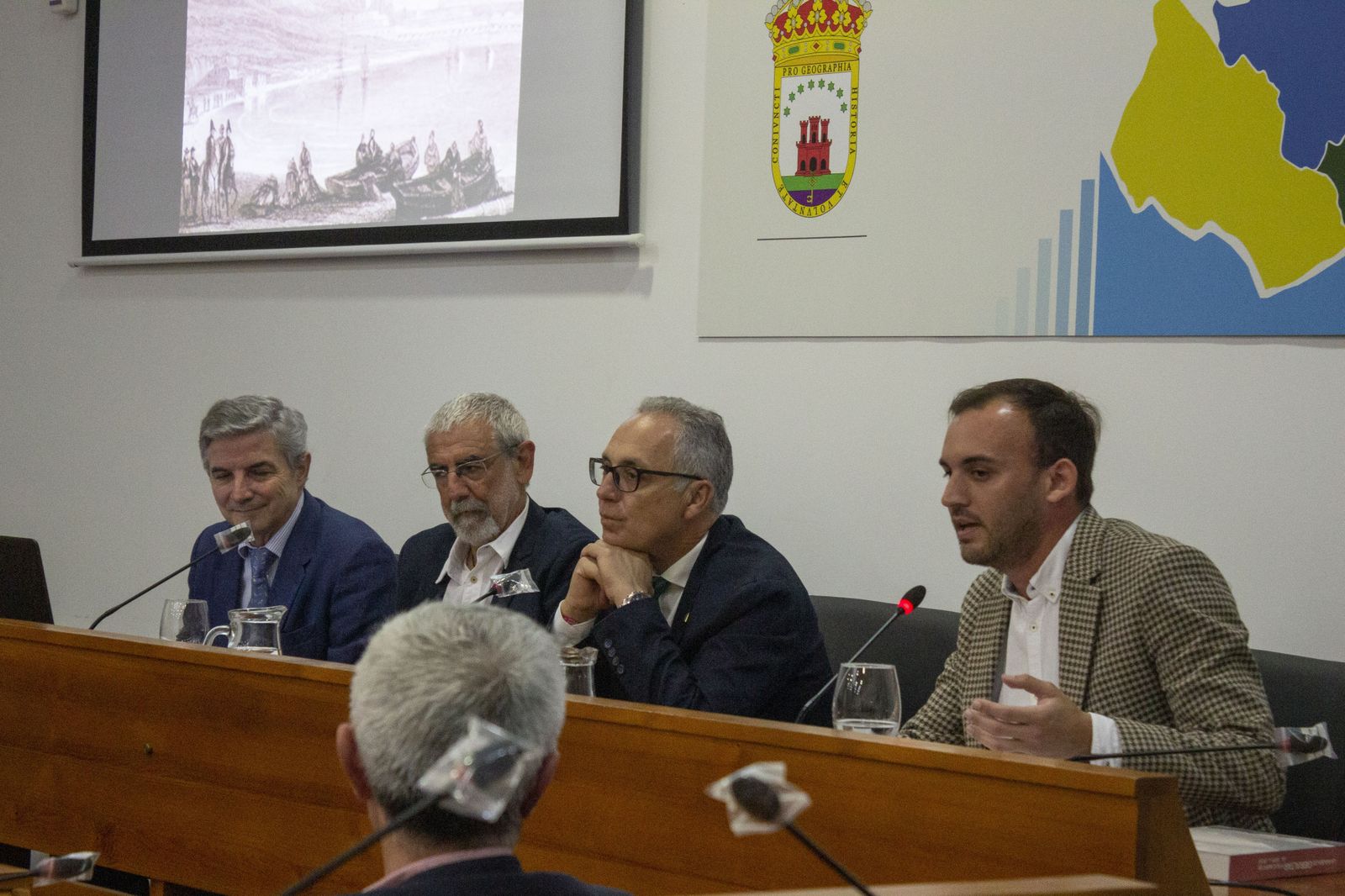 Fotos de la presentación del libro 'La imagen de Gibraltar y su Campo (II). De 1800 a 1850'.