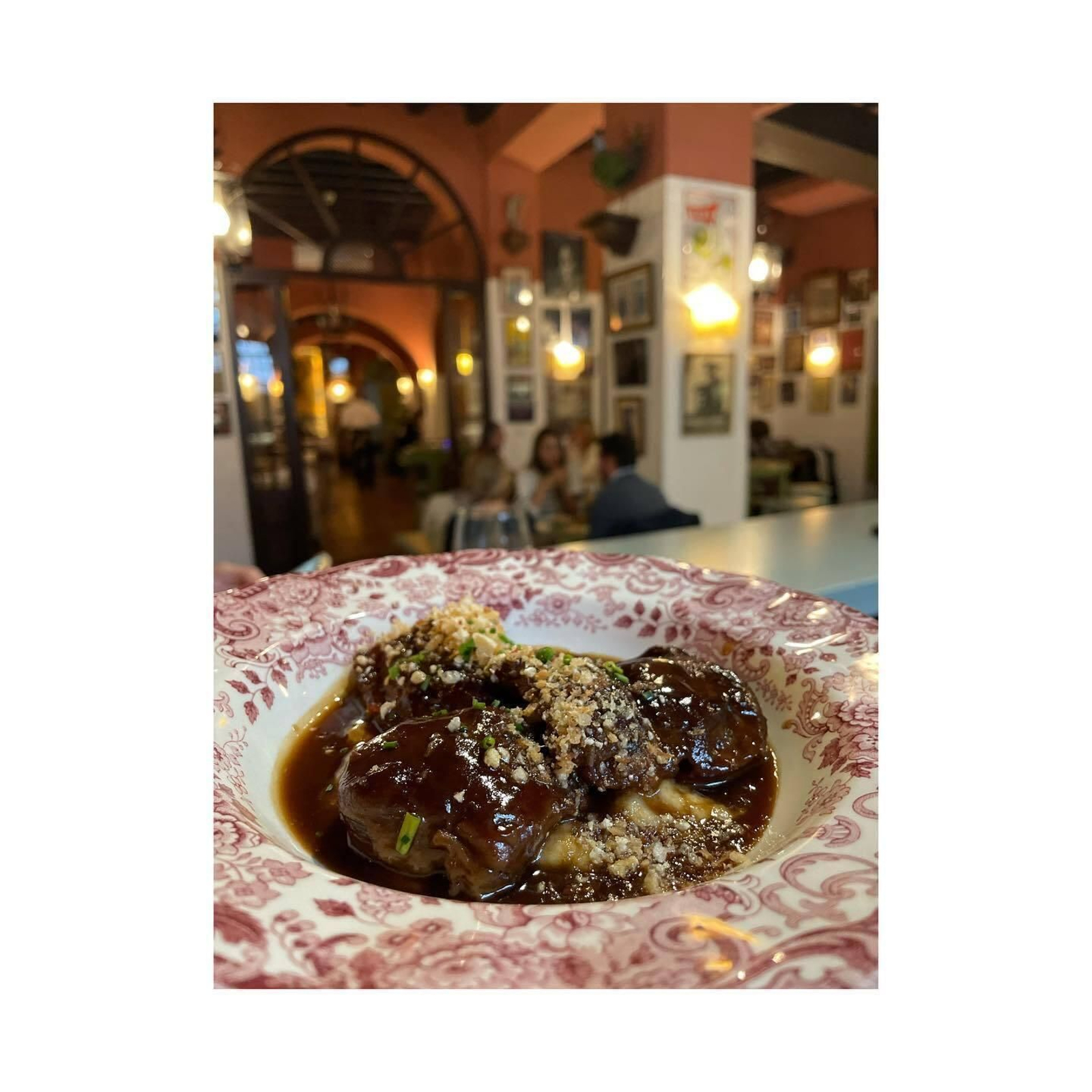 Carrillada ibérica, con un cremoso de patata como base, de Bodegas Campos Carrillada ibérica, con un cremoso de patata como base, de Bodegas Campos