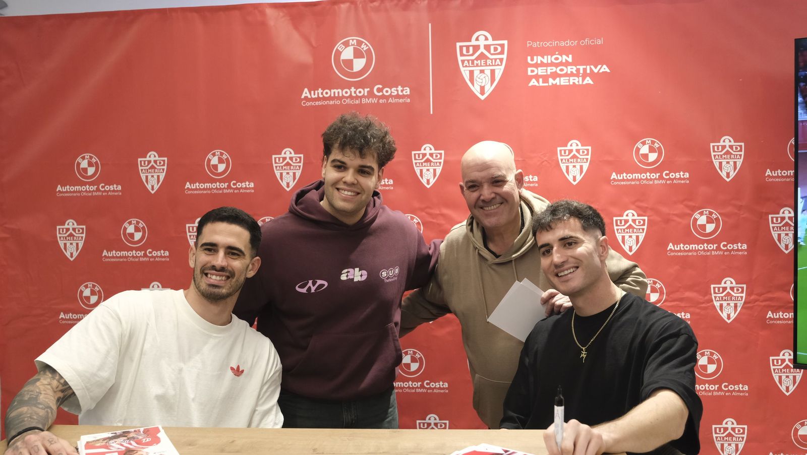 La firma de autógrafos de Jon Morcillo y Miguel de la Fuente en Automotor Costa BMW