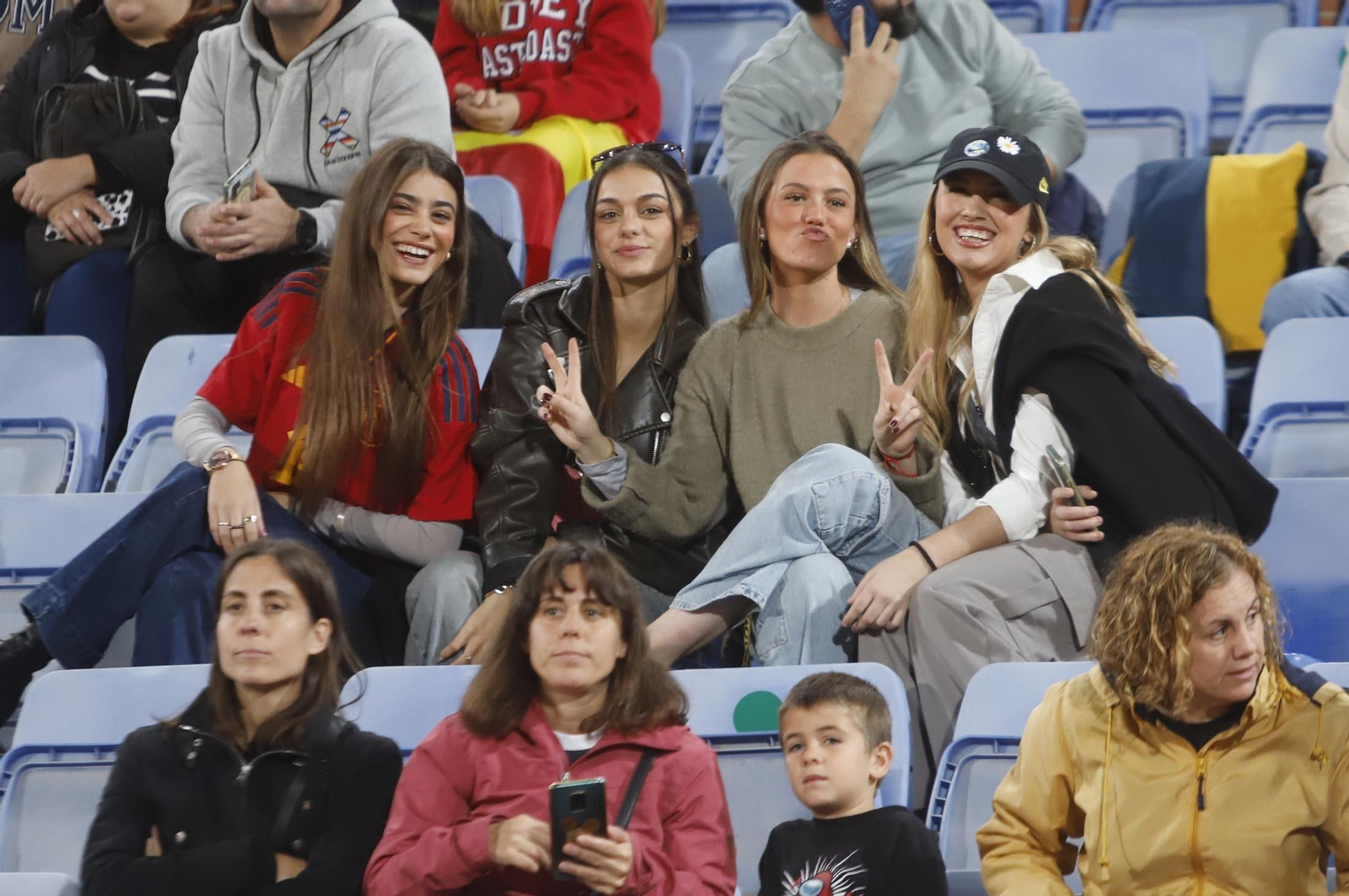 Gran ambiente para ver la selección española sub-21 en Huelva