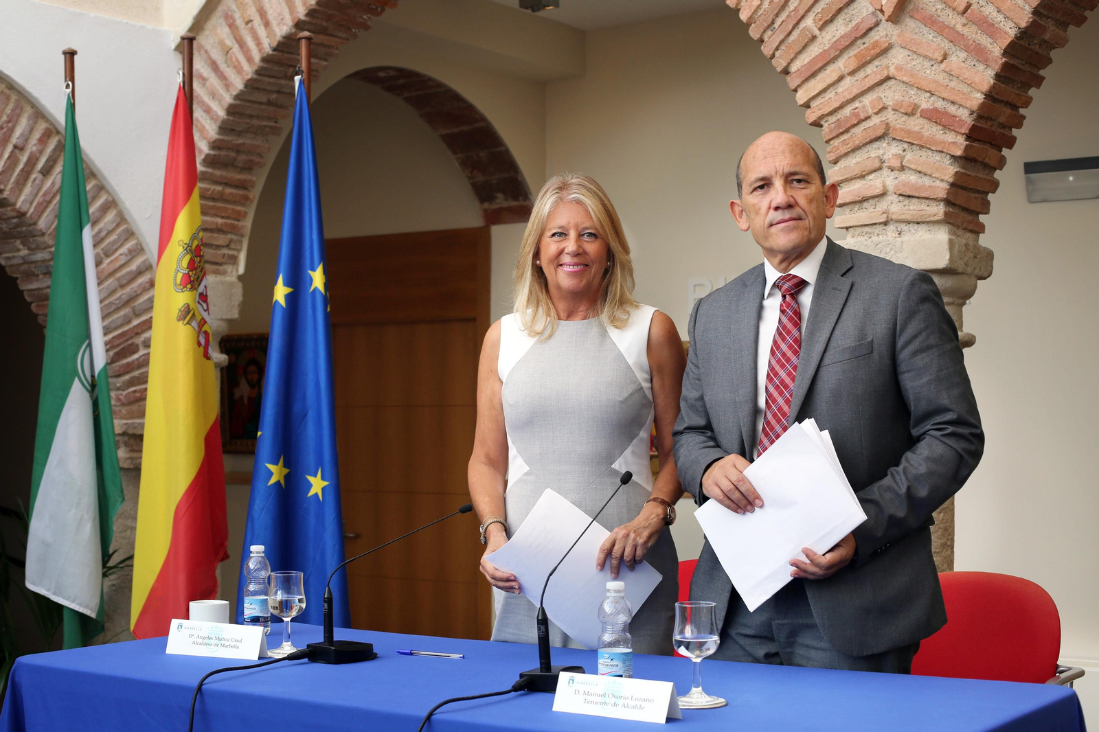 La alcaldesa, Ángeles Muñoz, y el edil de Hacienda, Manuel Osorio.