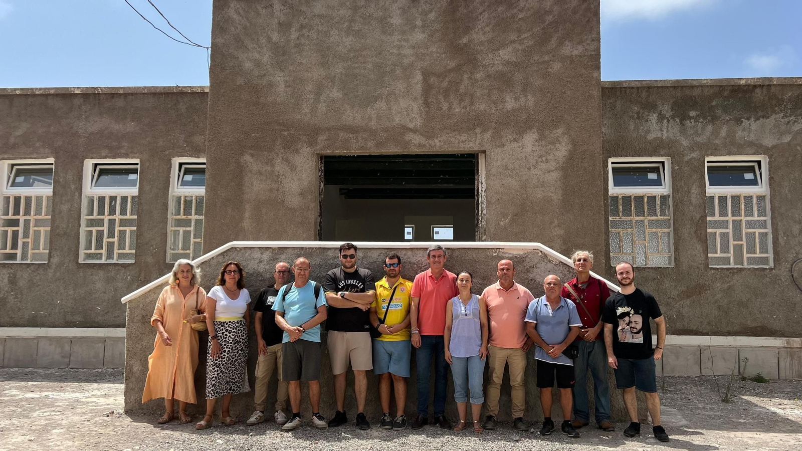 Foto de familia en el antiguo matadero.