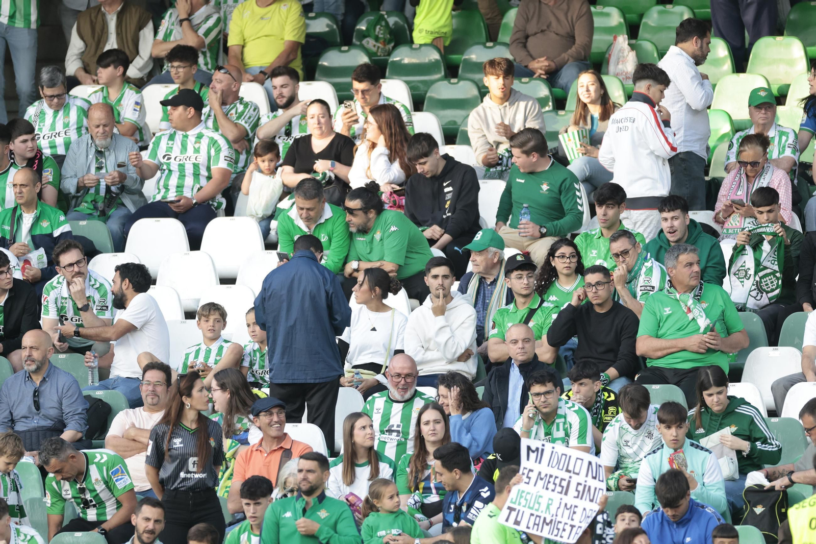 Búscate en las fotos del Betis - Osasuna