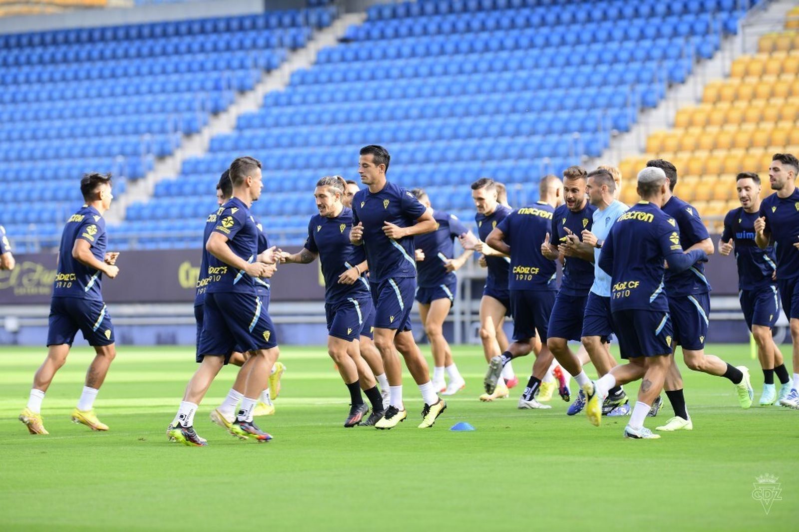 Entrenamiento del Cádiz en el estadio el martes.