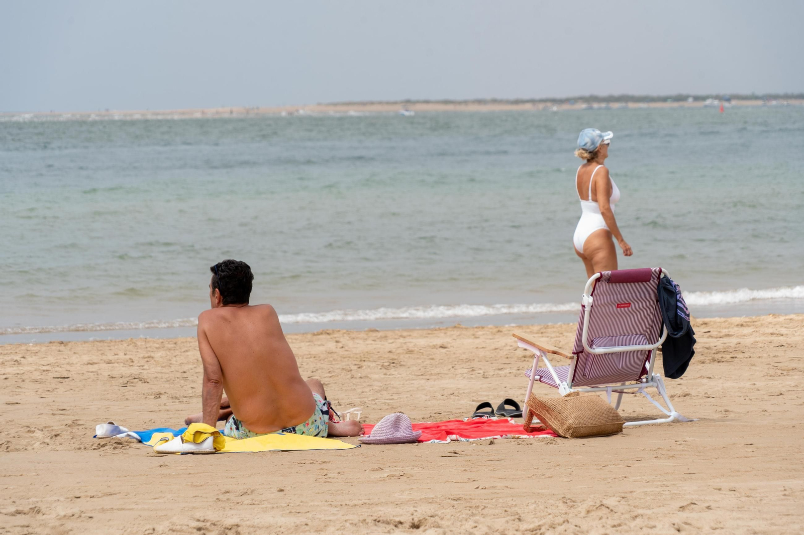 La mañana nublada en las playas de El Portíl