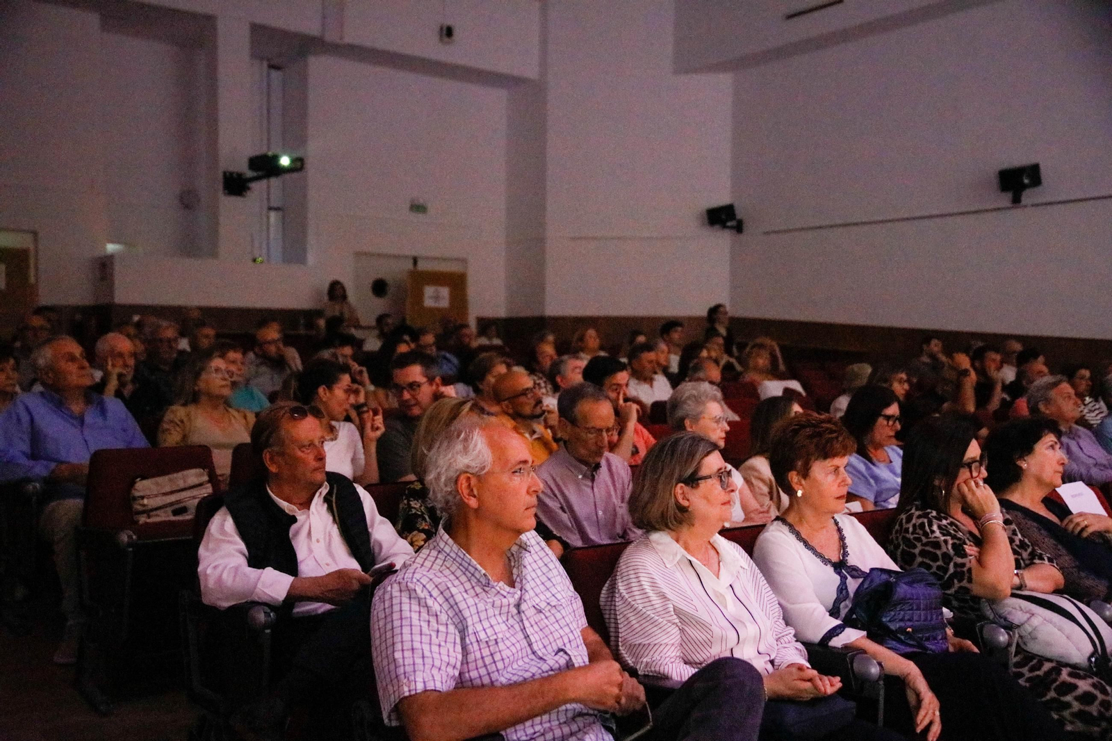 Imágenes de la presentación del documental "Almagrera, un sueño minero" en la biblioteca Villaespesa de Almería