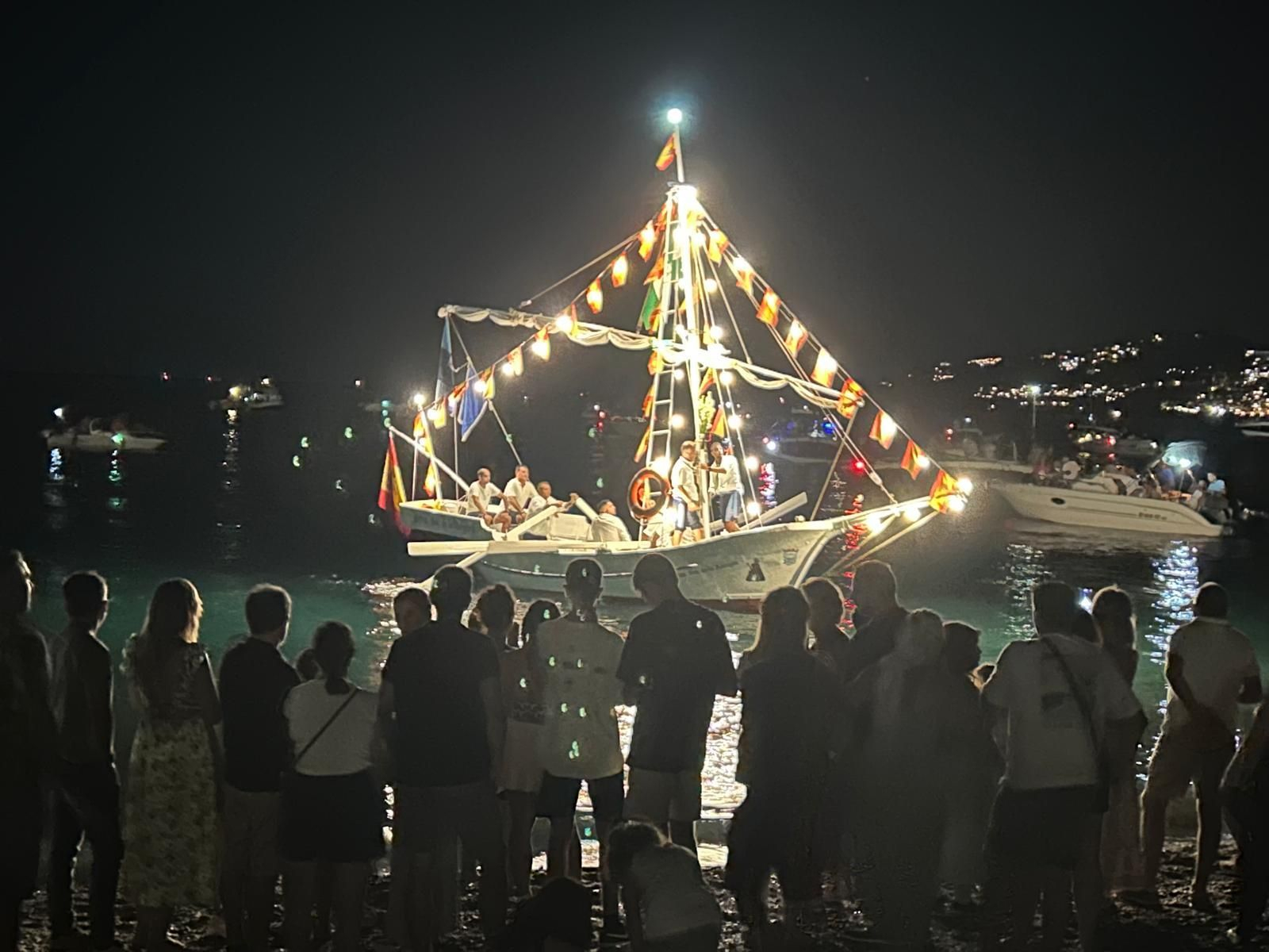 Fotos | Finalizan las fiestas de Almuñécar con mucho ritmo, luces y procesiones