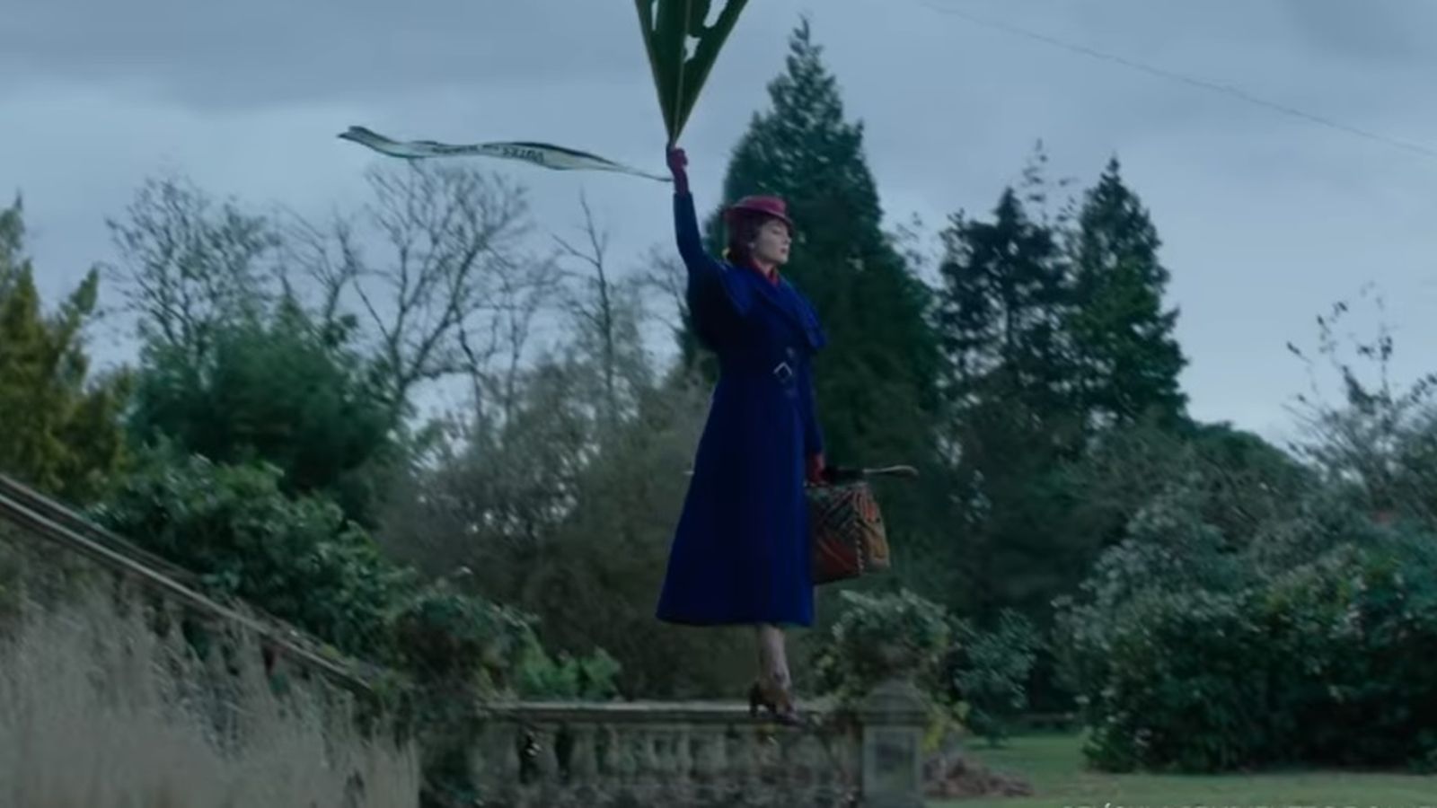 Mary Poppins aterriza en suelo londinense en su regreso a los cines.