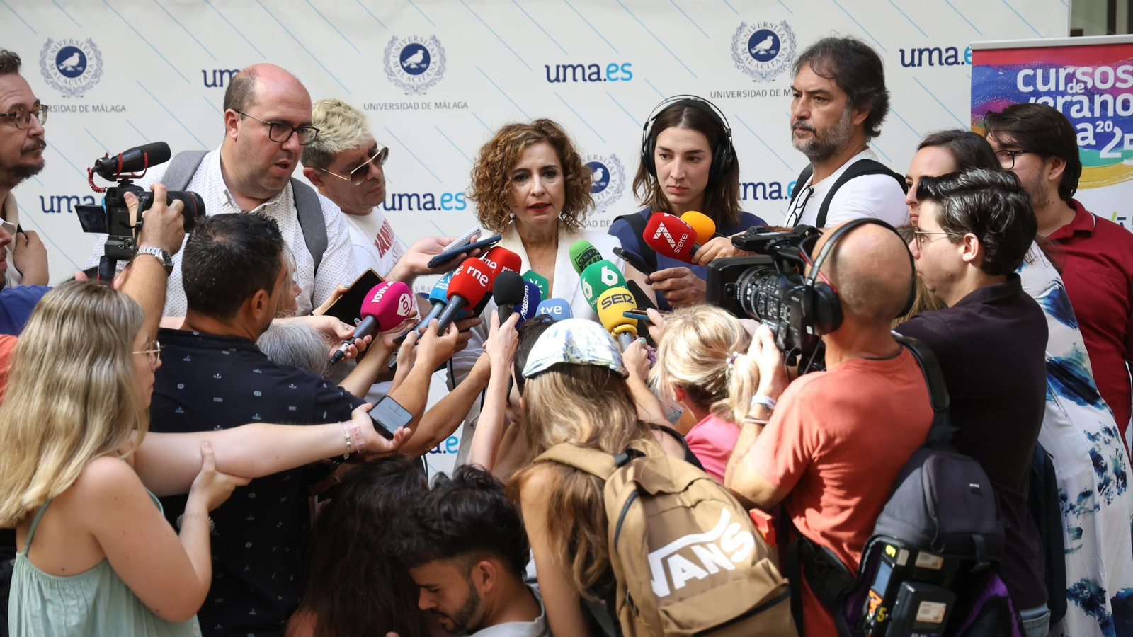 La vicepresidenta del Gobierno María Jesús Montero compareciendo este jueves en Málaga