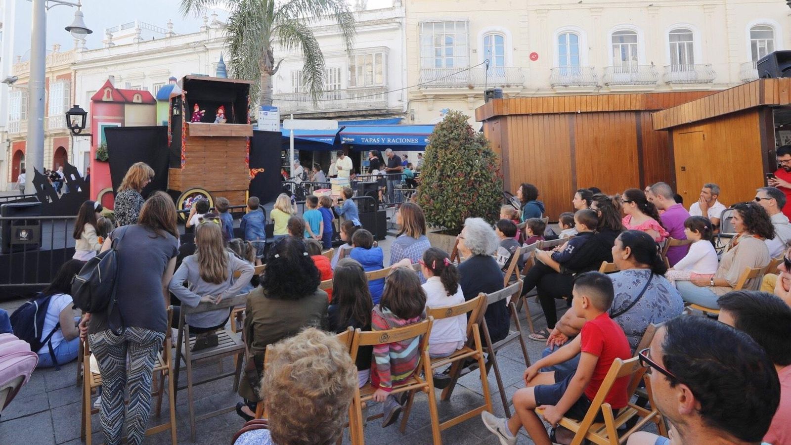 Teatro de Títeres, una de las actividades infantiles de la Feria del Libro.
