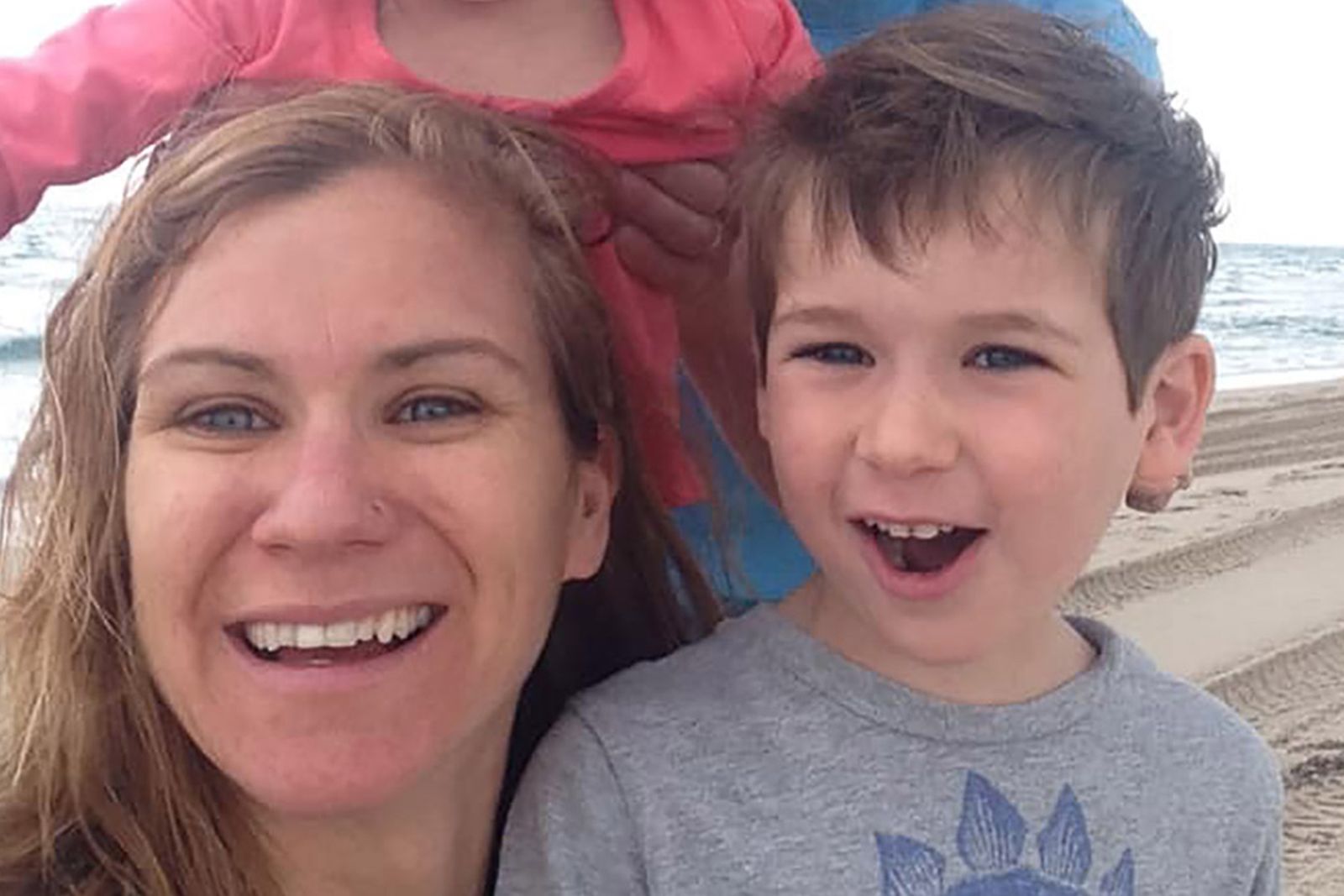 Maeve Kennedy McKean, de 40 años, y su hijo Gideon, de ocho, desaparecidos en una canoa y dados ya por muertos.