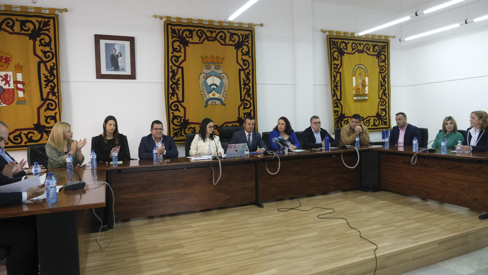 Las imágenes de la moción de censura en el Ayuntamiento de Carboneras