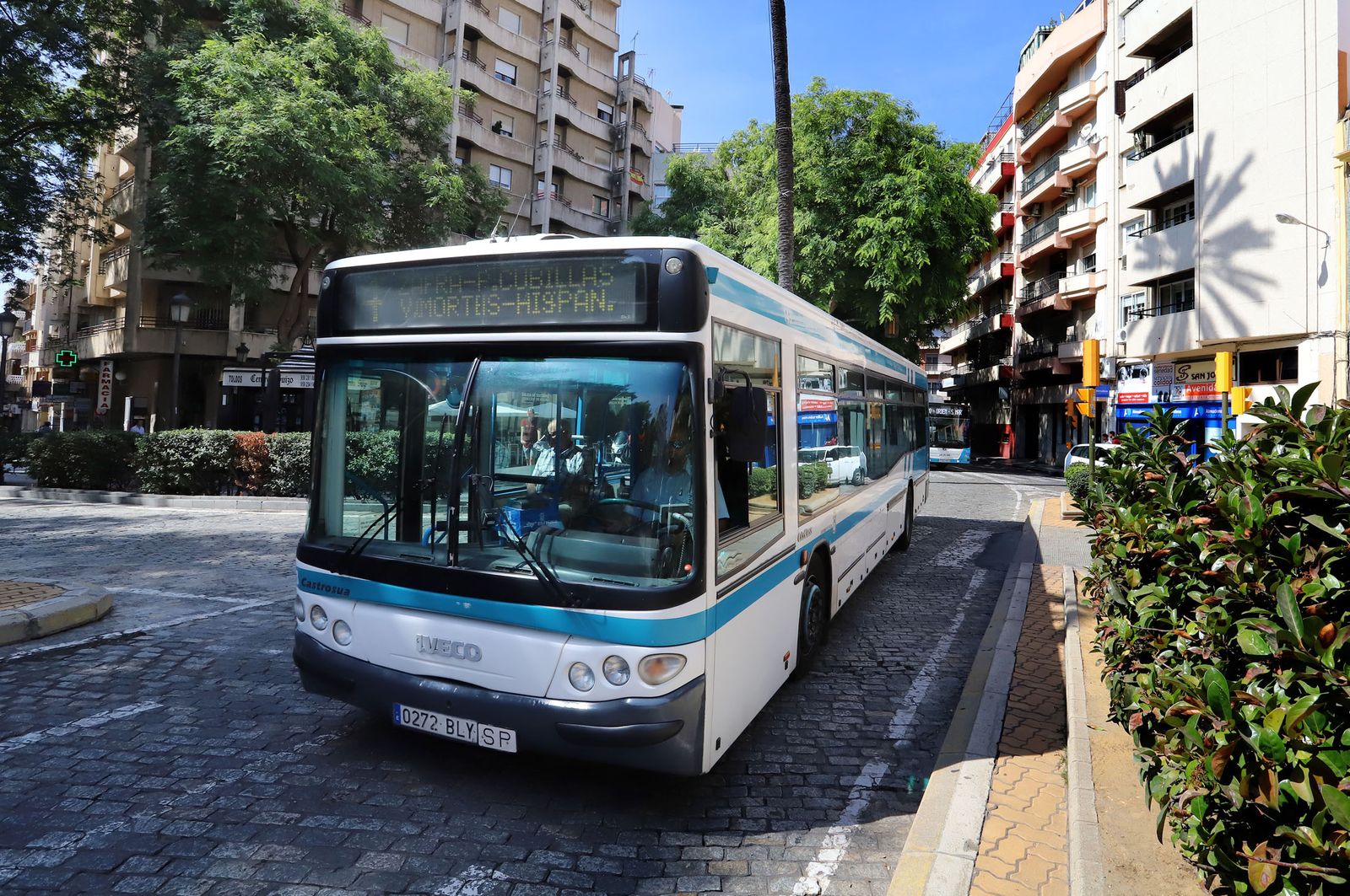 Autobús urbano de Emtusa, por el centro de Huelva.