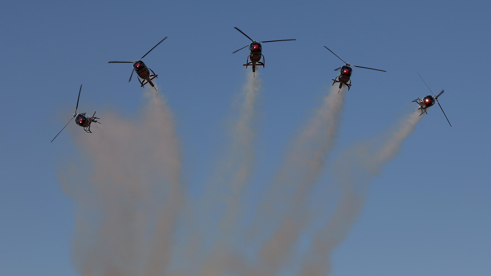 Imágenes de la exhibición aérea en Tablada con motivo de su centenario