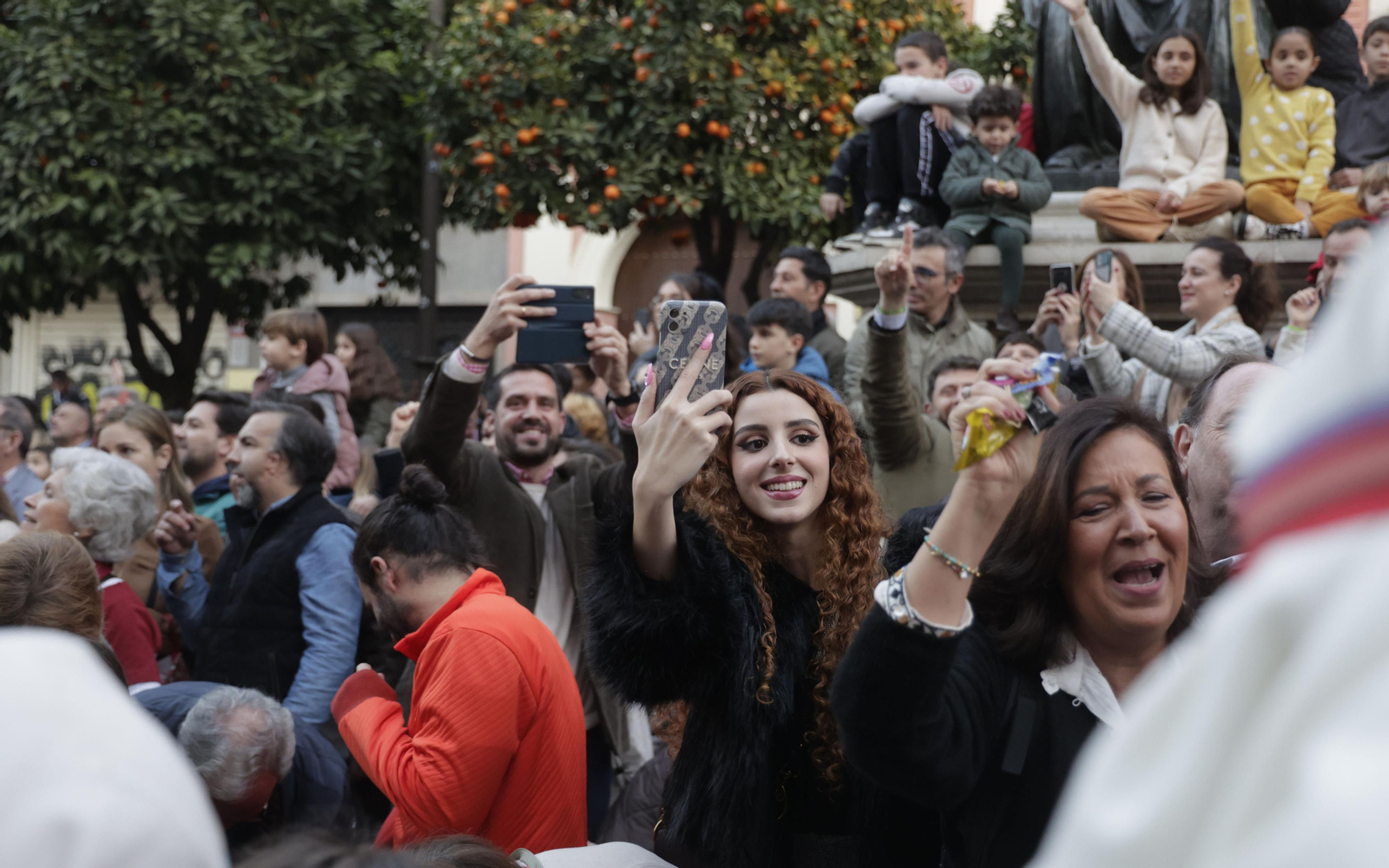 Las imágenes del Heraldo Real por las calles de Sevilla