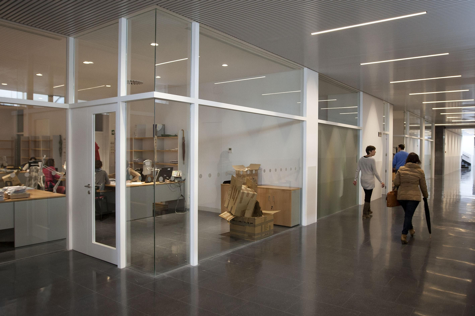 Interior de los Juzgados de San Fernando, en una imagen tomada recién inaugurada hace dos años la actual sede.